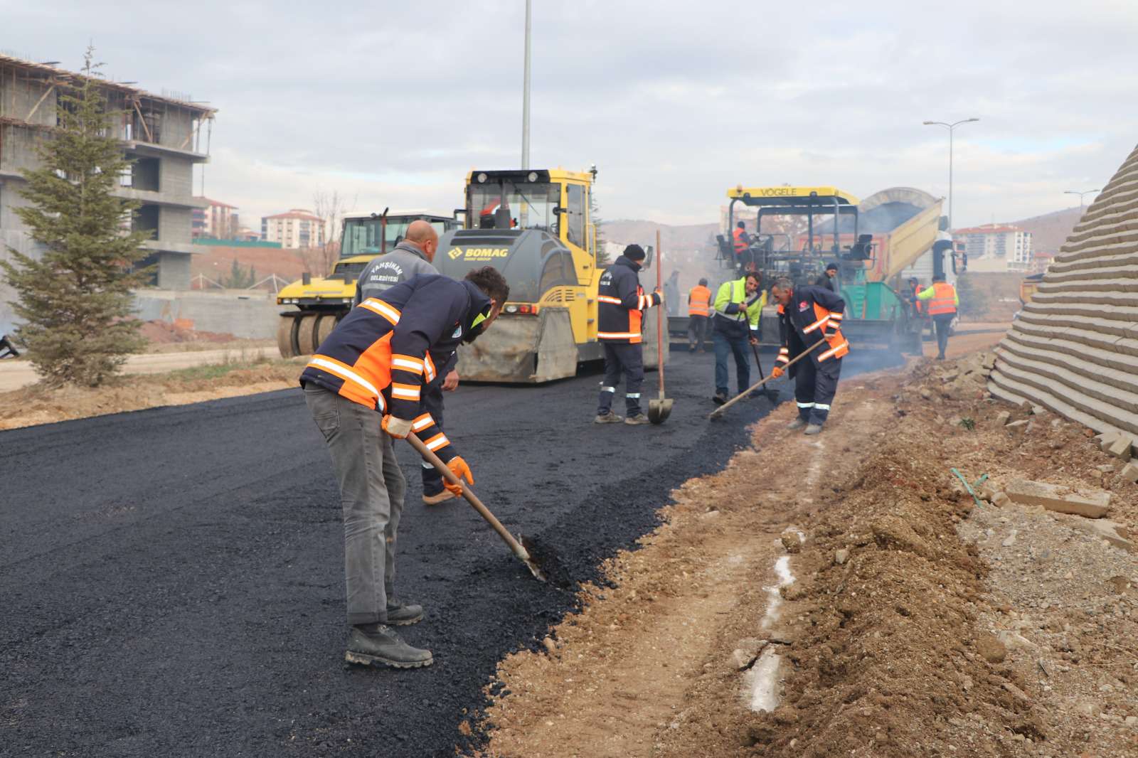 61aa0be644bb5-Yahşihan’da Asfalt Çalışması Hızlandı (2).jpg