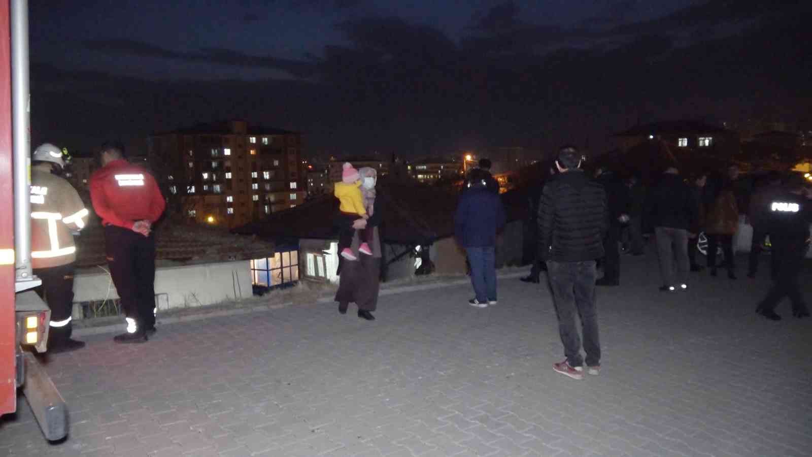 61af95b2df59b-Tüp bomba gibi patladı, ev harabeye döndü.jpg