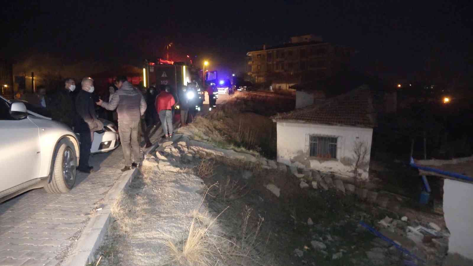 61af95b308758-Tüp bomba gibi patladı, ev harabeye döndü.jpg
