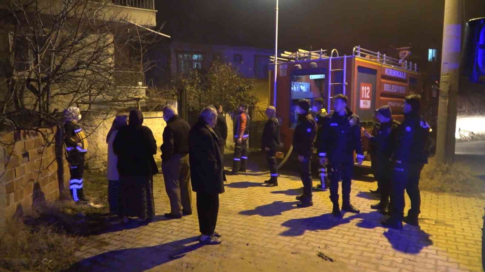 61b60ffdf35fa-Kırıkkale’de yanan ev mahalleliyi sokağa döktü.jpg