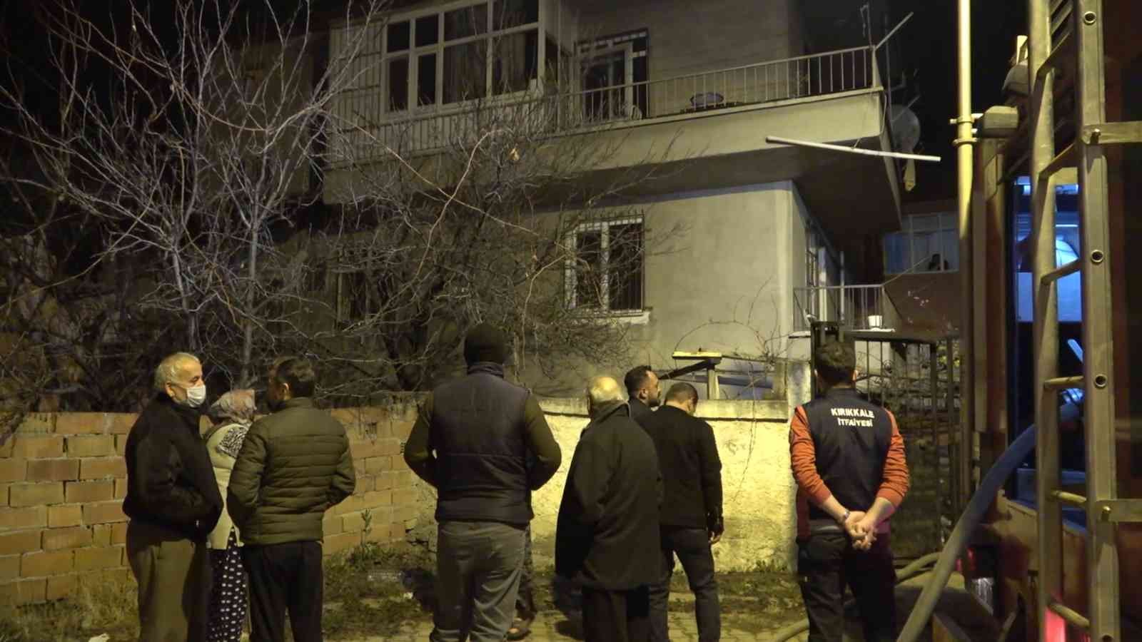 61b60ffe1897f-Kırıkkale’de yanan ev mahalleliyi sokağa döktü.jpg
