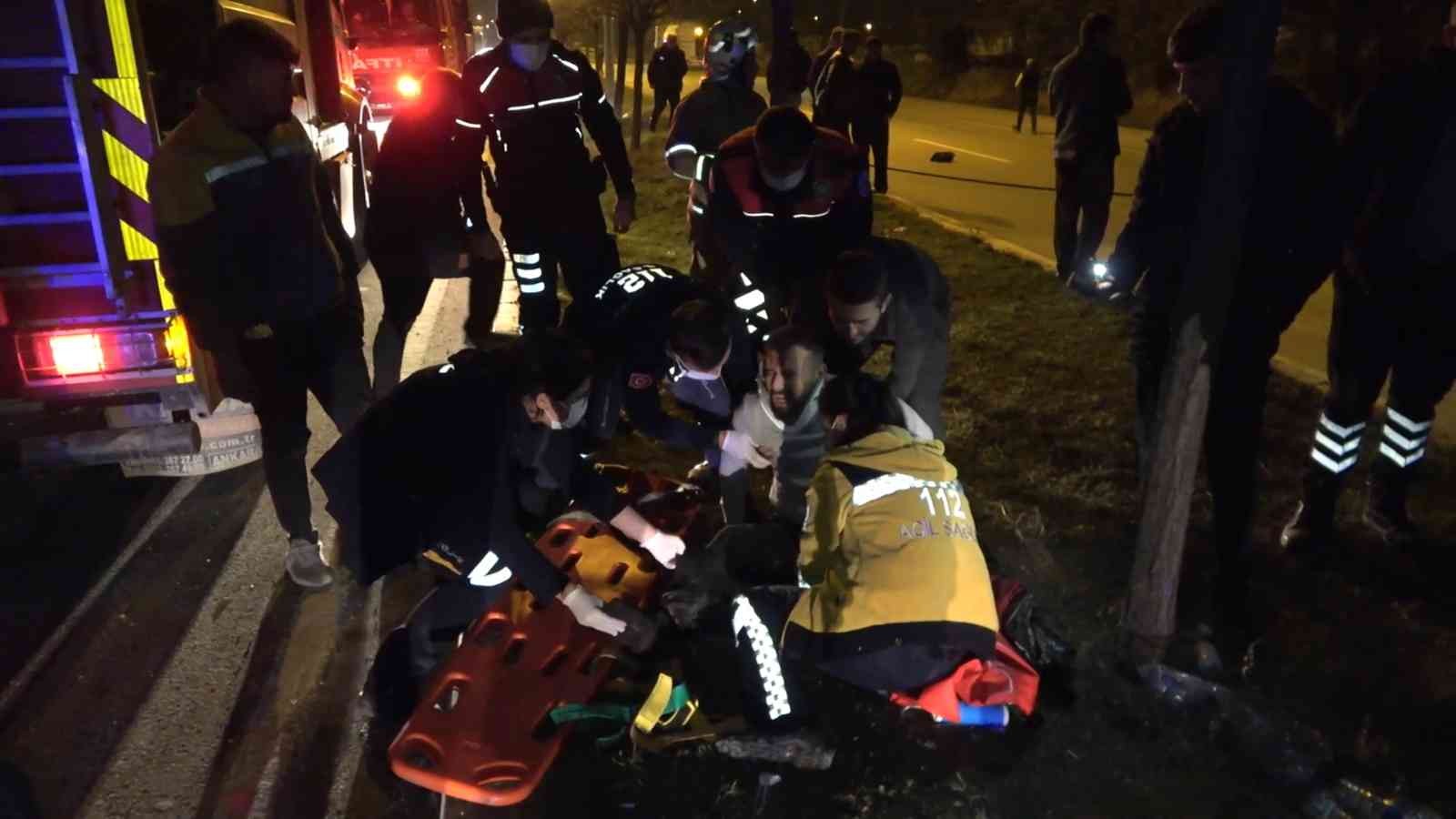 61b83c149c586-Kırıkkale’de minibüs ile çarpışan otomobil alev aldı: 5 ağır yaralı.jpg