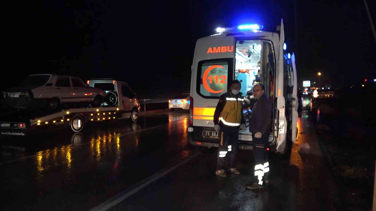 61b98b9bccaa9-Kırıkkale’de kayganlaşan yolda zincirleme kaza: 4 yaralı.jpg