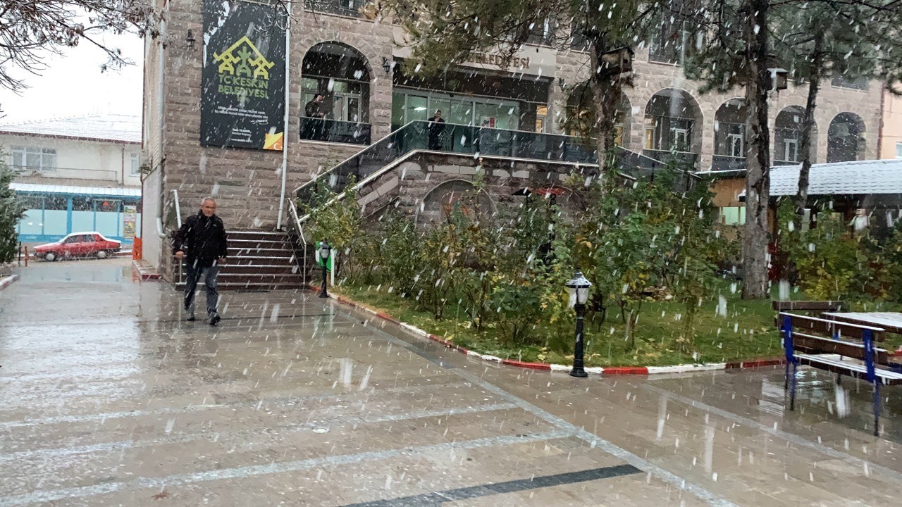 61baf98e35b82-Kırıkkale’ye mevsimin ilk karı düştü.jpg