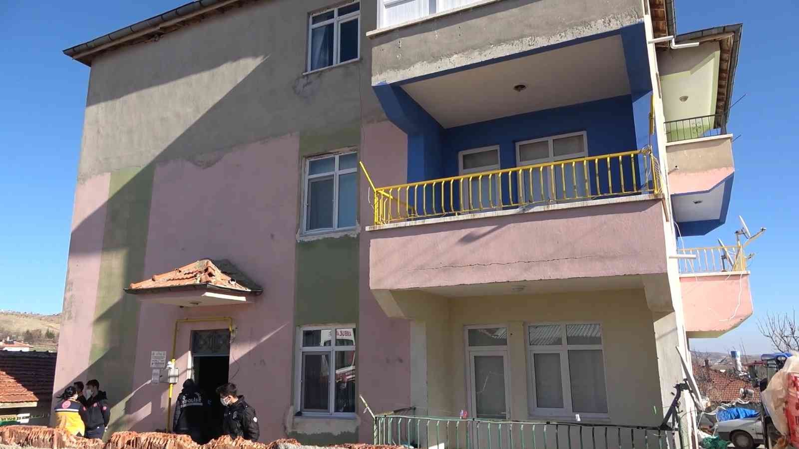 61bc2ef0e3f4b-Kendisini öldürmek isterken evlat katili oldu: Gerçeği tutuklanınca öğrendi.jpg
