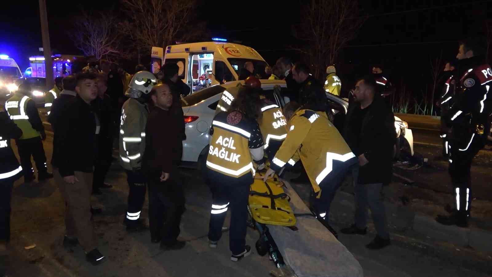 61c960a127ab3-Kırıkkale’de iki otomobil kafa kafaya çarpıştı: 7 yaralı.jpg