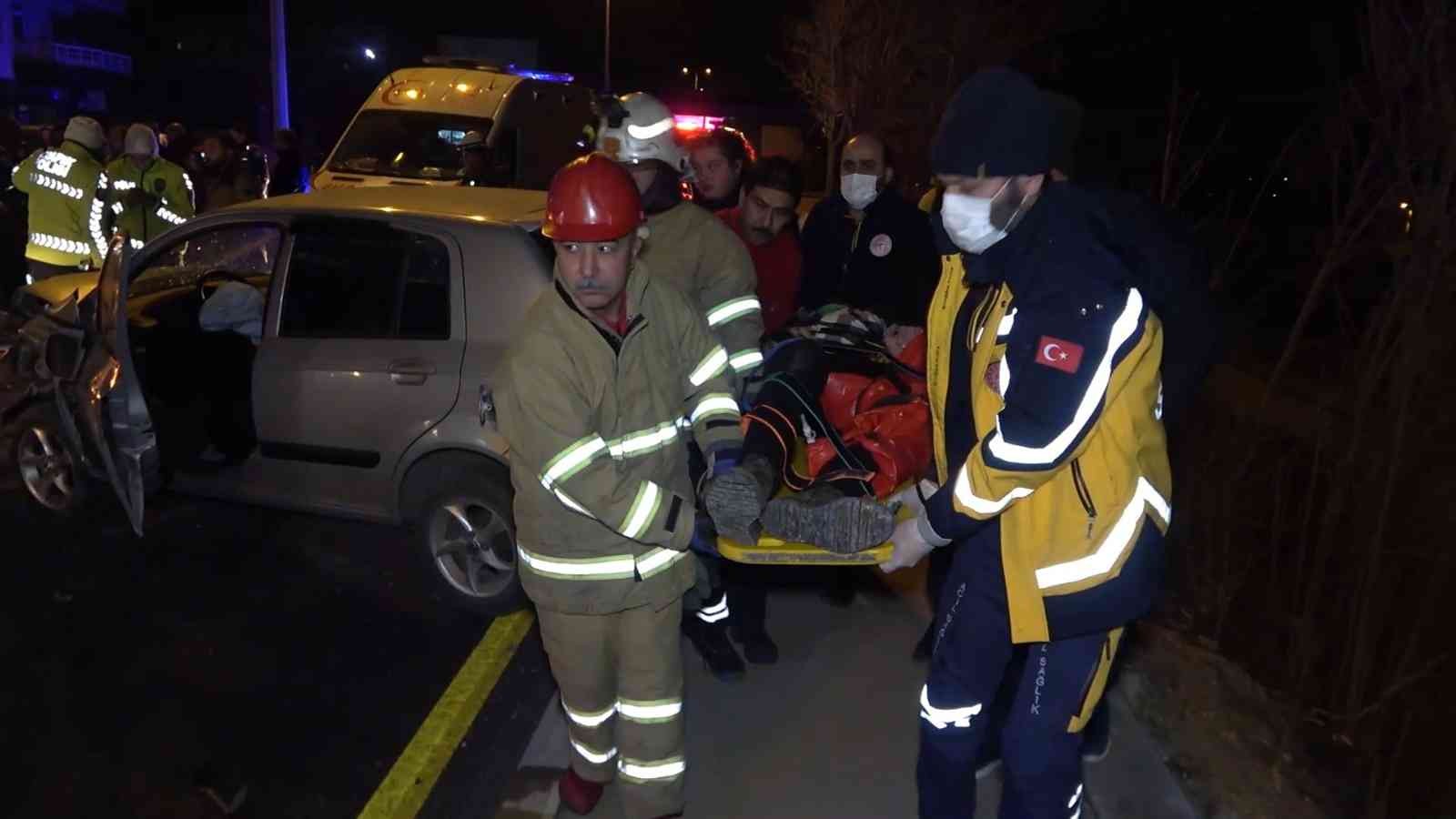 61c960a18e087-Kırıkkale’de iki otomobil kafa kafaya çarpıştı: 7 yaralı.jpg