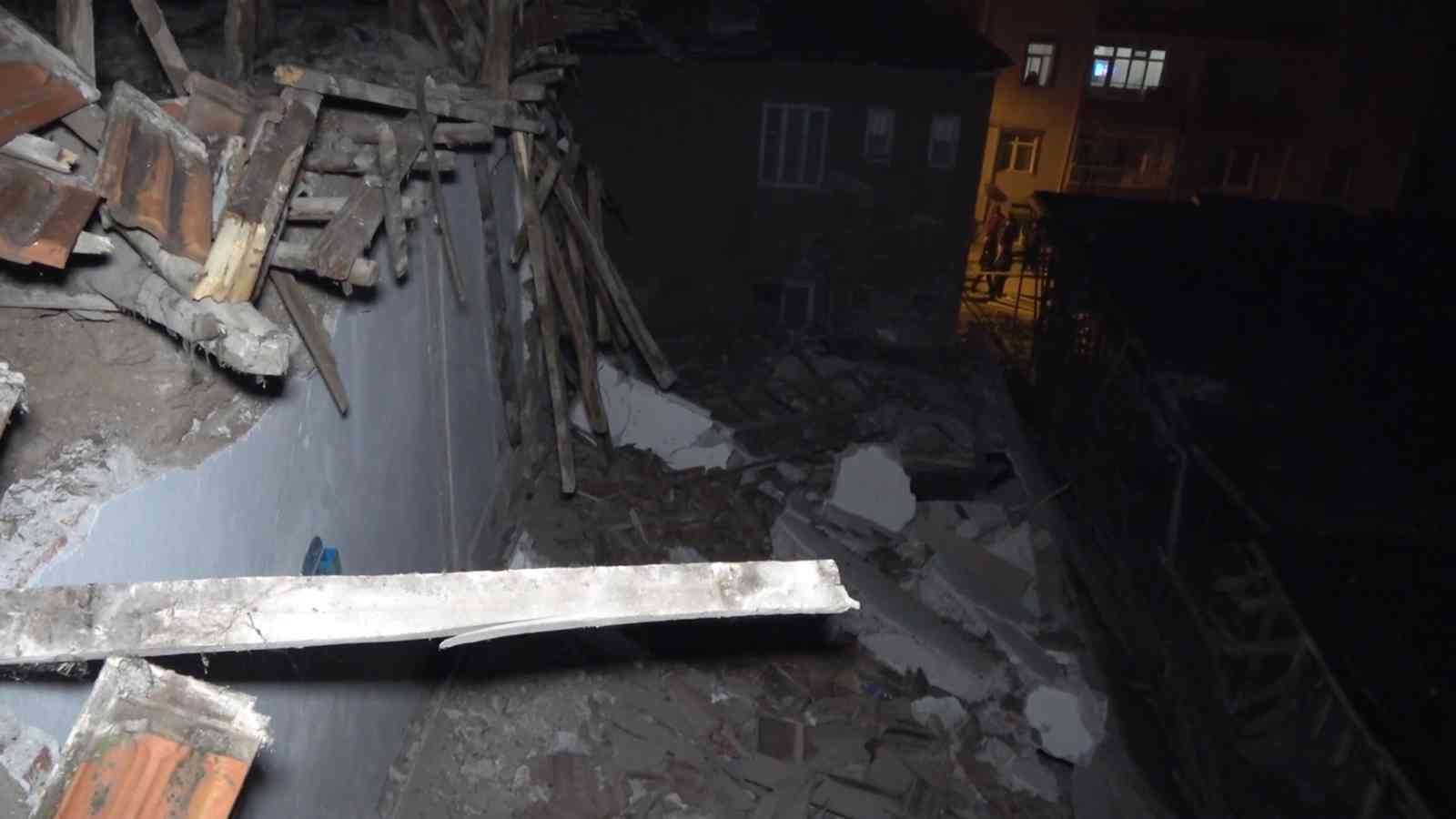 61caacfae80b9-Kırıkkale’de iki katlı metruk bina çöktü.jpg