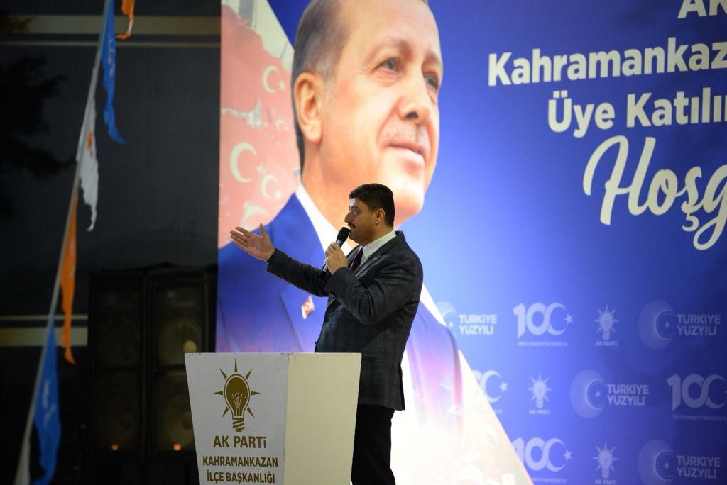 65293deb670d4-ak-parti-kahramankazan-ilce-teskilatinda-yeni-uyelere-rozet-takildi1.jpg