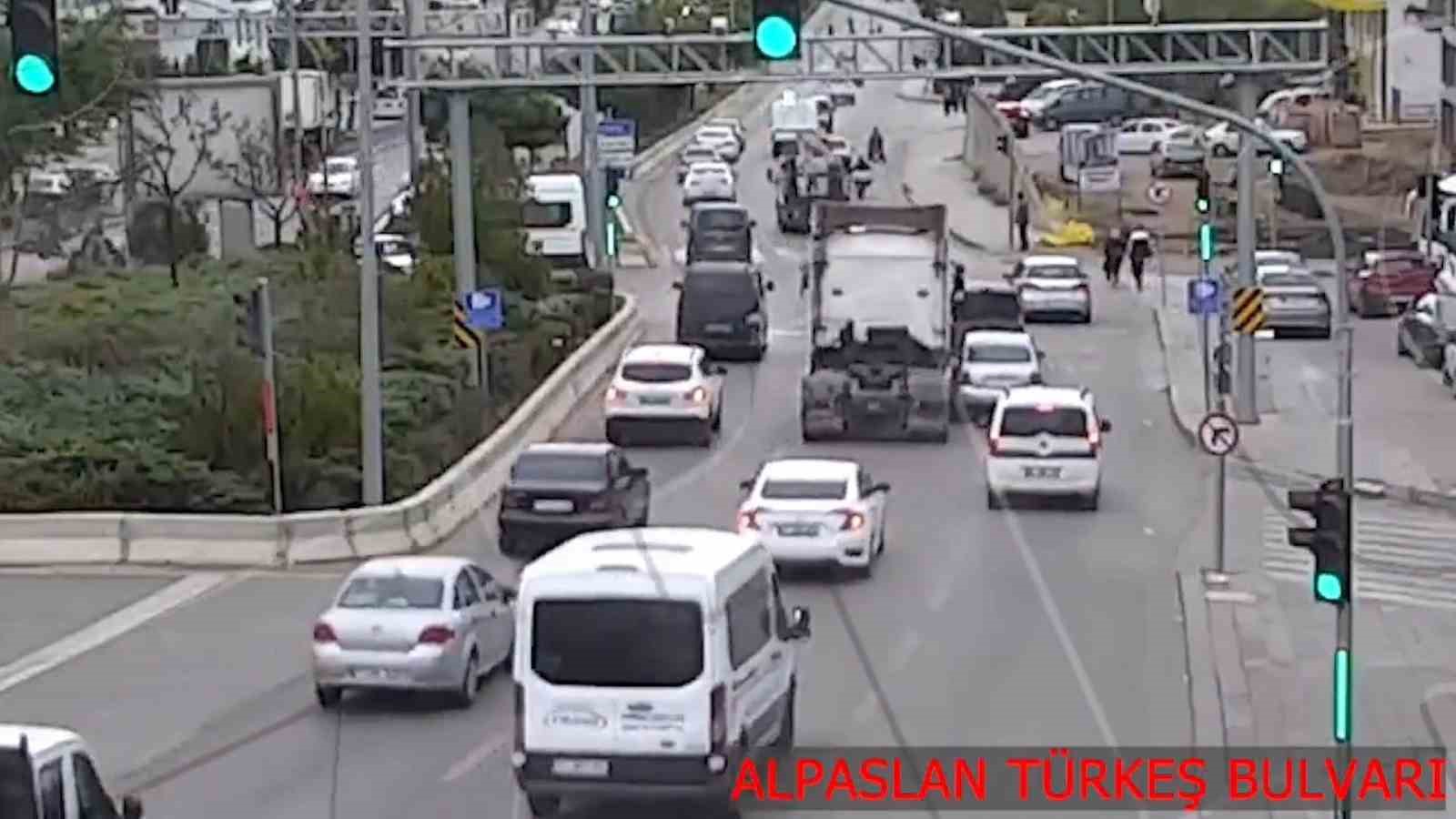 652a7b14b81b2-kirikkalede-trafik-kazalari-kamerada1.jpg