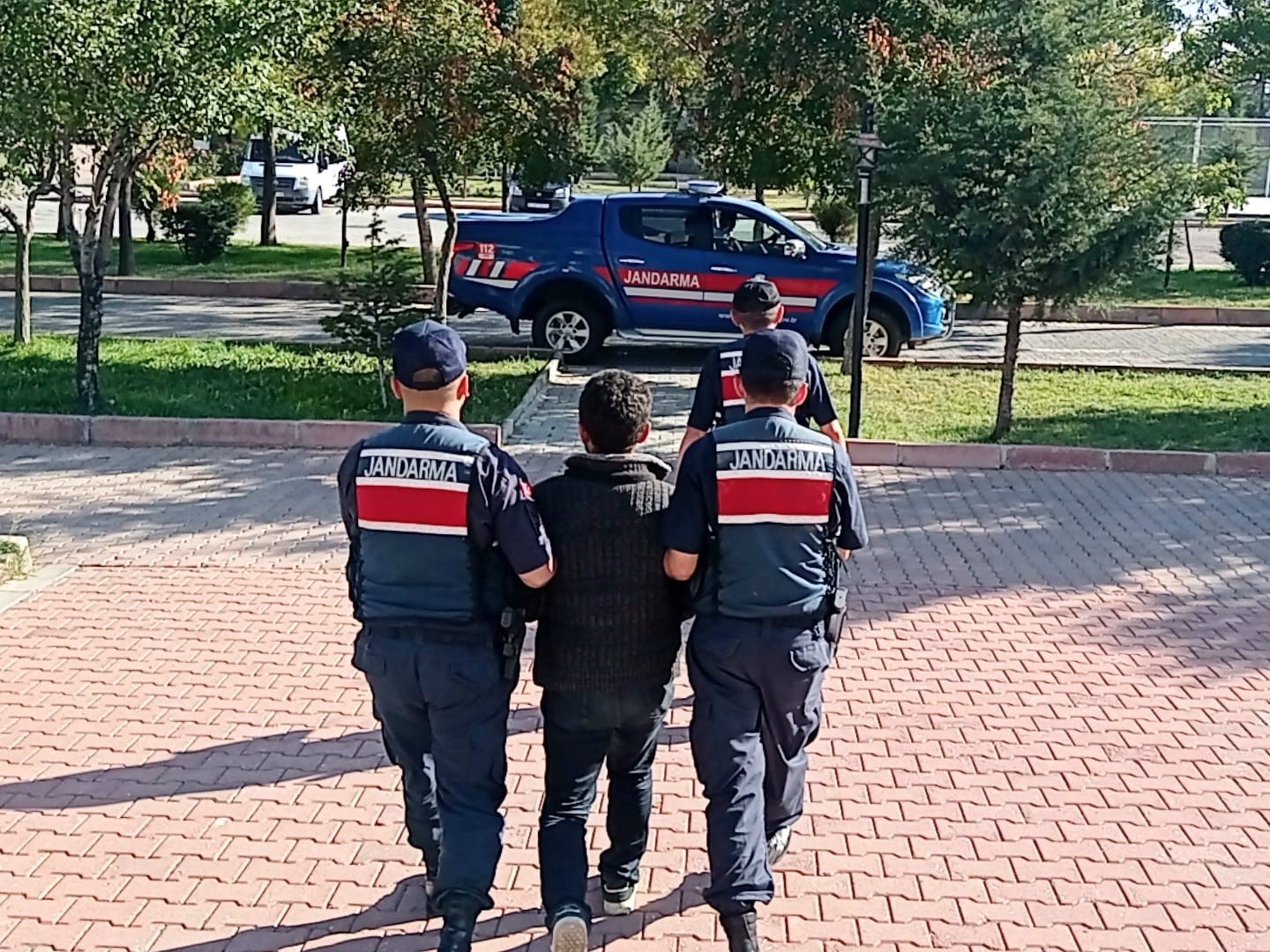 652d178ece3df-aksarayda-uyusturucu-tacirine-jandarma-darbesi-1-tutuklama1.jpg