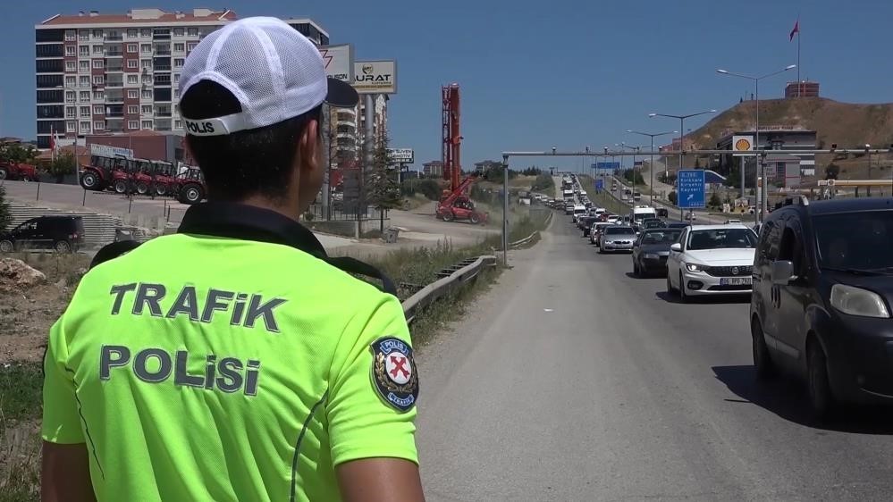 652f9f242a7d2-kirikkalede-11-bin-827-arac-denetlendi1.jpg