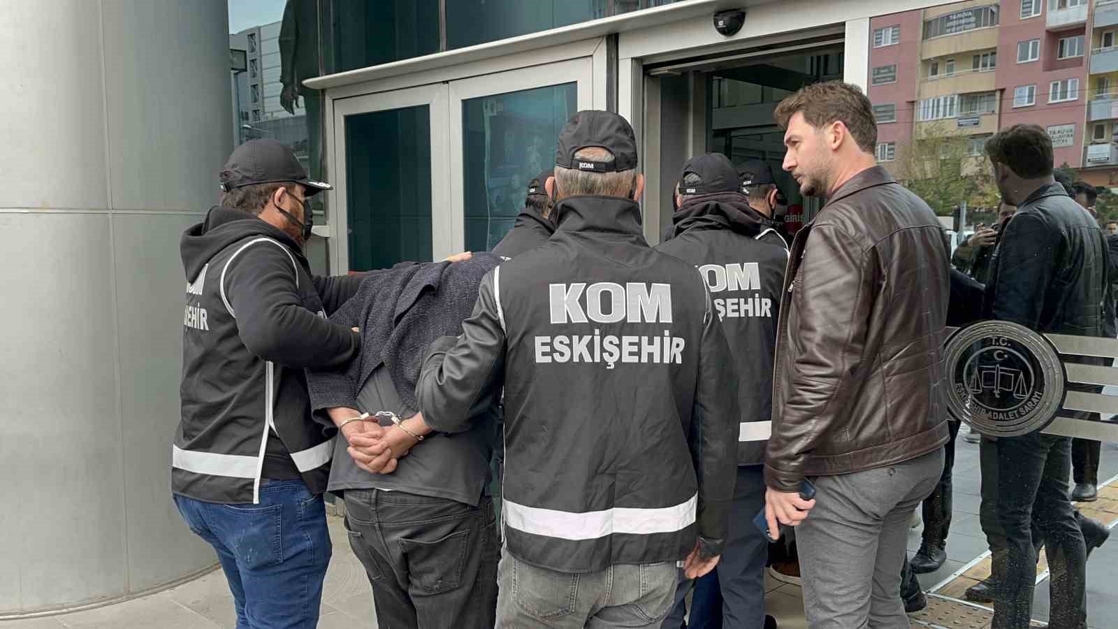 6530ebb972d50-eskisehirde-tefecilik-yaptigi-tespit-edilen-5-supheli-yakalandi1.jpg