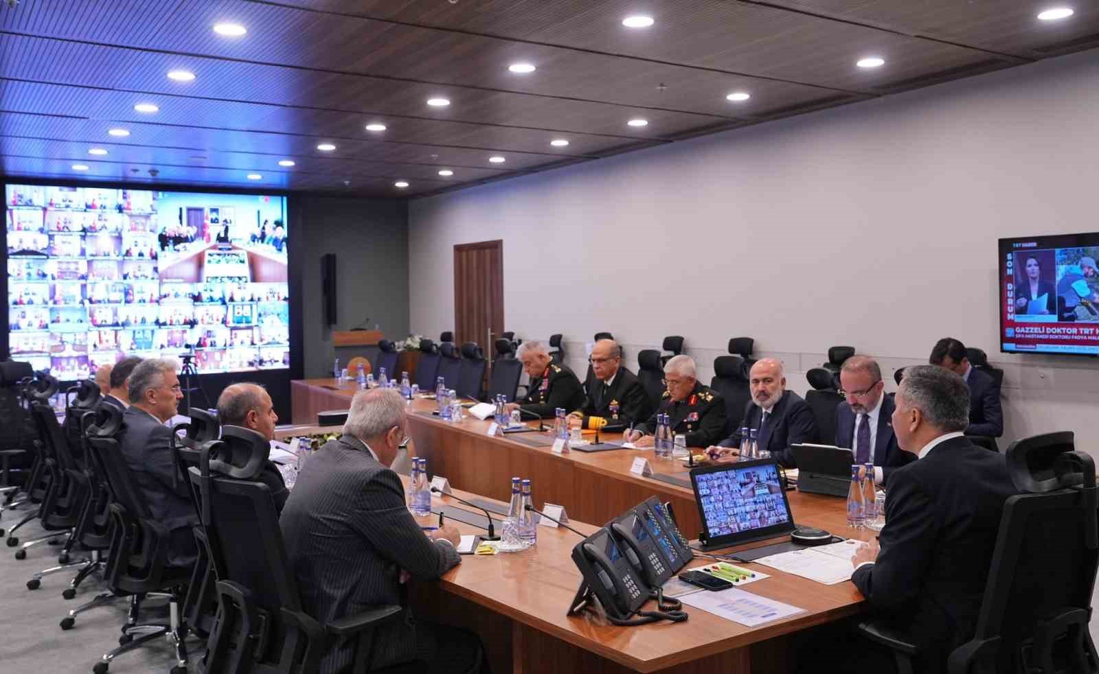 6531122036f32-bakan-yerlikaya-81-ilin-valisi-ile-video-konferans-toplantisi-yapti1.jpg