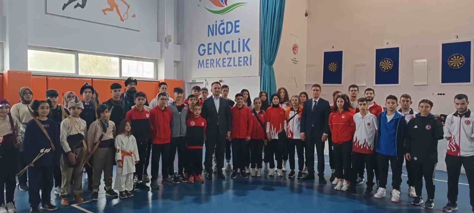 65311c0ef2eb9-genclik-ve-spor-bakan-yardimcisi-eminoglu-nigdede-kyk-yurtlarimiza-basvurup-da-giremeyen-ogrencimiz-yok1.jpg