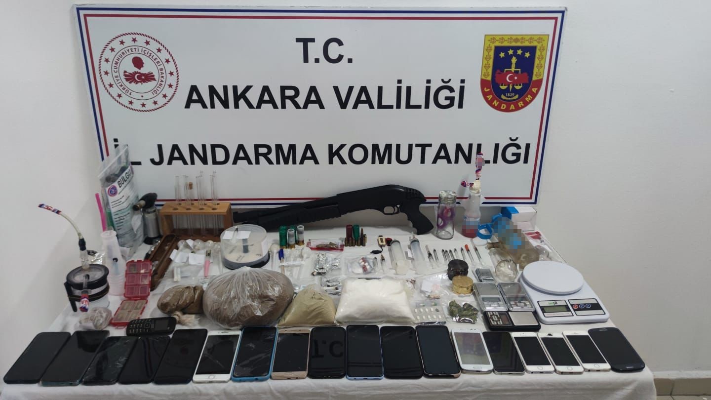 6531237ee742a-baskentte-uyusturucu-operasyonu-28-gozalti1.jpg
