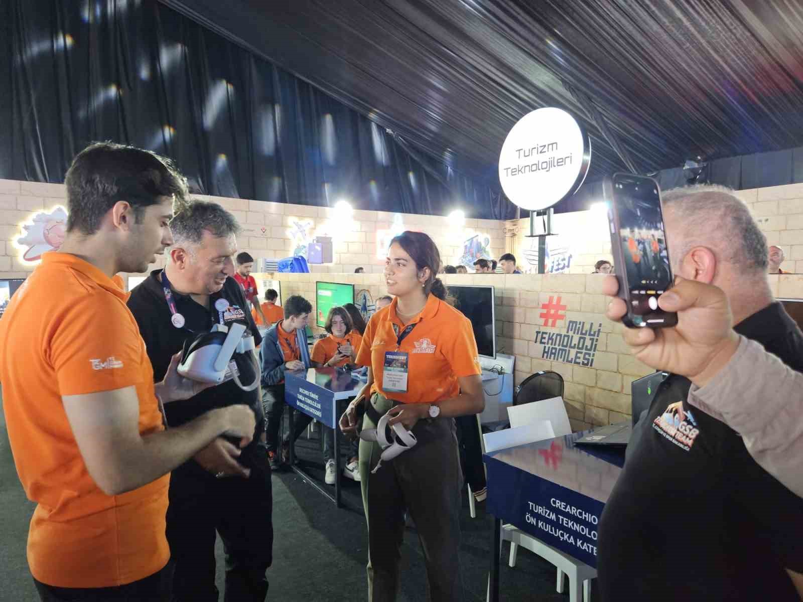 65322faff0f02-agu-ogrencilerine-teknofestte-birincilik-odulu1.jpg