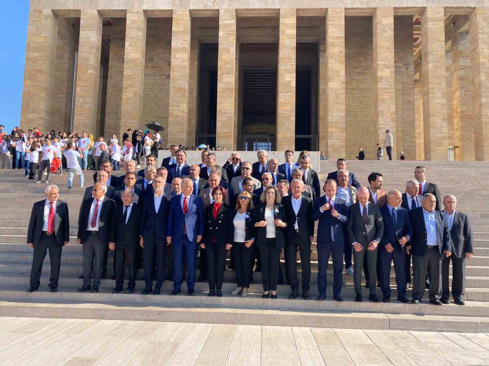 65323f745acf8-denizli-belediye-baskani-zolandan-anitkabire-ziyaret1.jpg