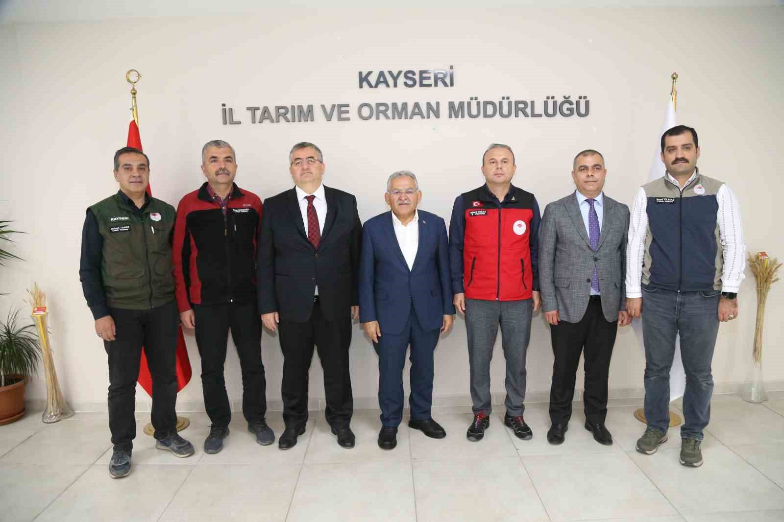 6532657008314-baskan-buyukkilictan-il-tarim-ve-orman-muduru-saklava-hayirli-olsun-ziyareti1.jpg