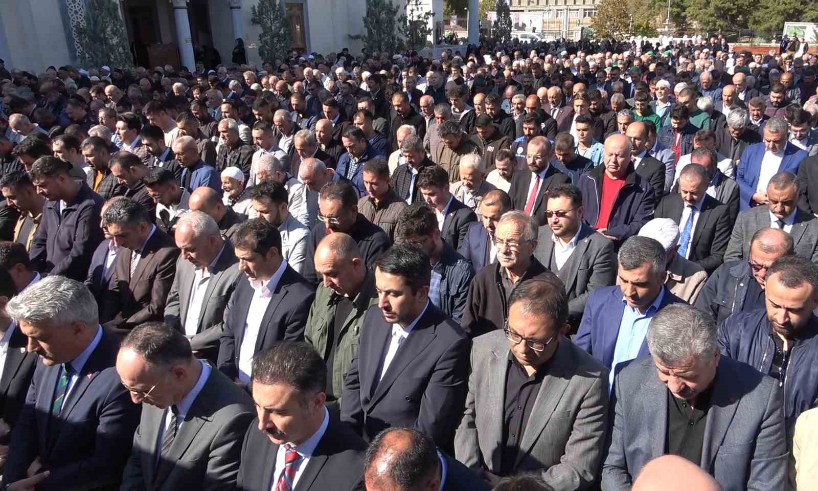 653268eaedf10-kirikkalede-filistinliler-icin-giyabi-cenaze-namazi-kilindi1.jpg