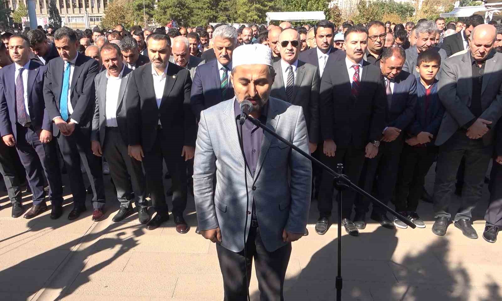 653268eb68048-kirikkalede-filistinliler-icin-giyabi-cenaze-namazi-kilindi1.jpg