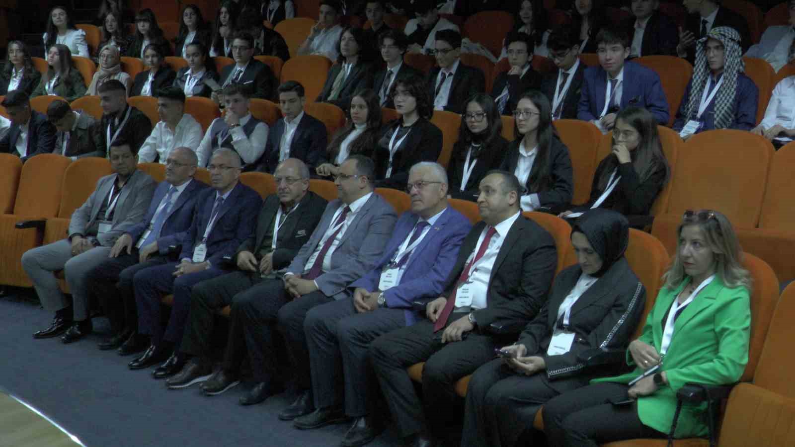 6533879505b9c-tekden-fen-ve-anadolu-lisesinde-munex23-konferansi1.jpg