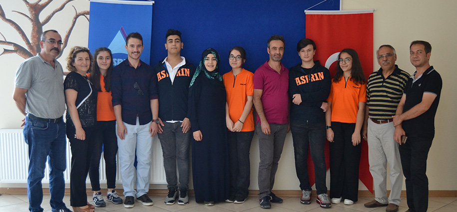 Asrın-yine-gümbür-gümbür.jpg
