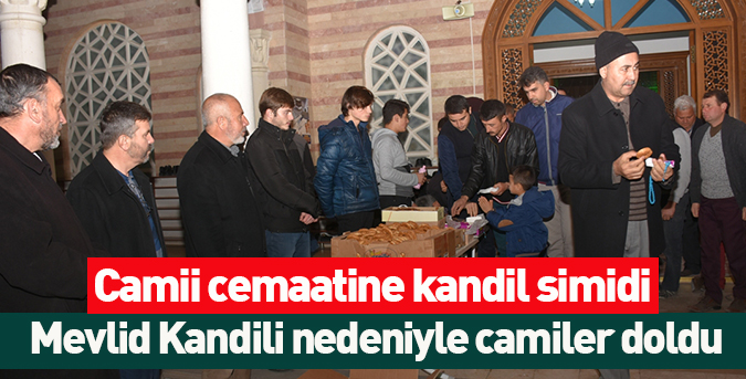 Camii-cemaatine-kandil-simidi.jpg