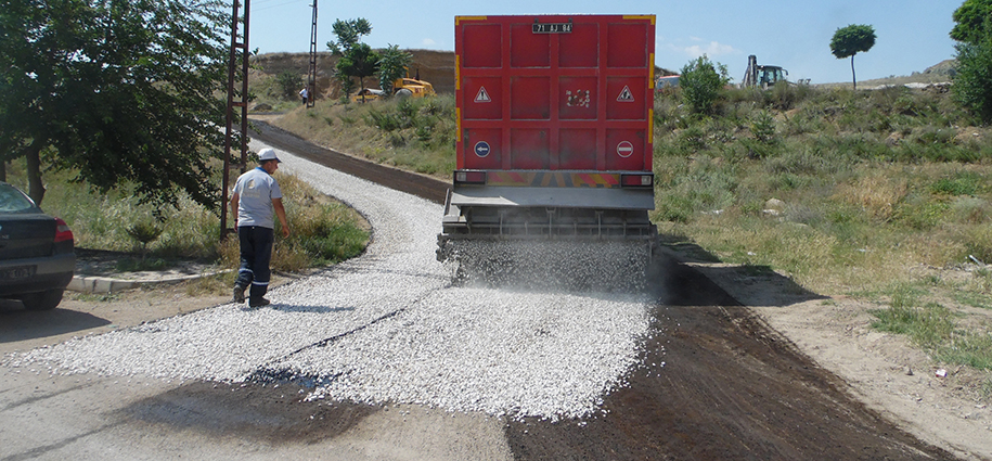 Karakeçili’de-yollar-asfaltlanıyor.jpg