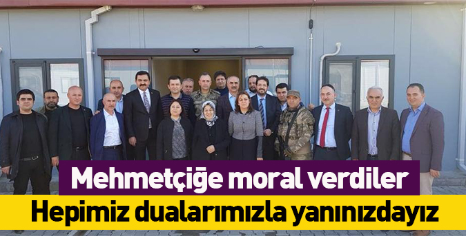 Mehmetçiğe-moral-verdiler.jpg