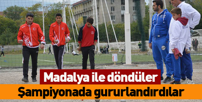 ampiyonada-gururlandırdılar.jpg